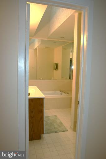 2231 Cedar Cove Court Reston, VA 20191 - Photo 20 of 30 Bath (Master)