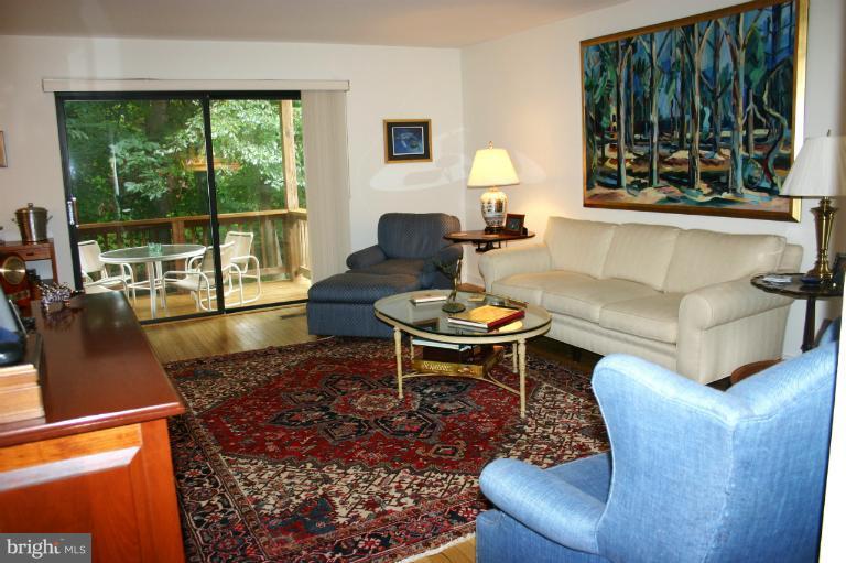 2231 Cedar Cove Court Reston, VA 20191 - Photo 7 of 30 Living Room