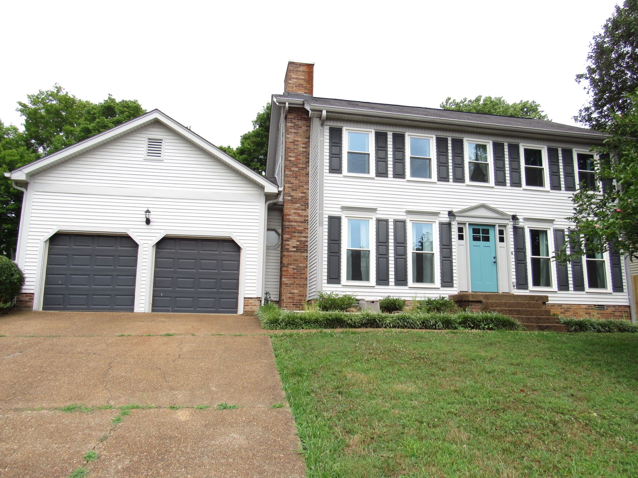 a view of house with yard and front view of a house