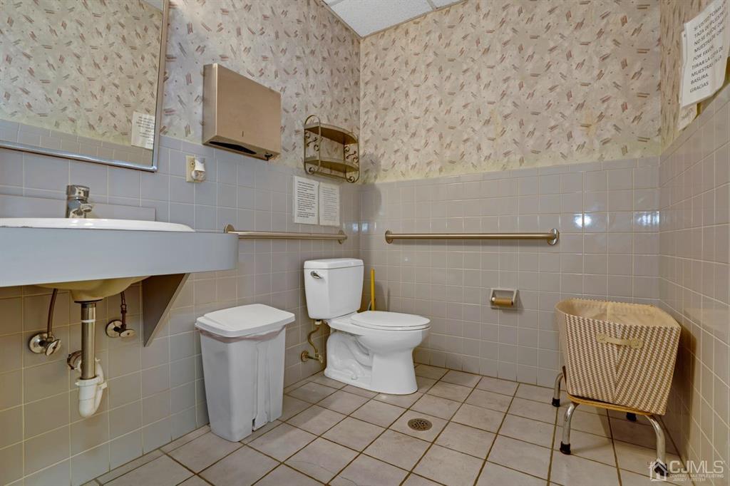 1656 Oak Tree Road, Unit 2 Edison, NJ 08820 - Photo 18 of 19 a bathroom with a toilet and a sink