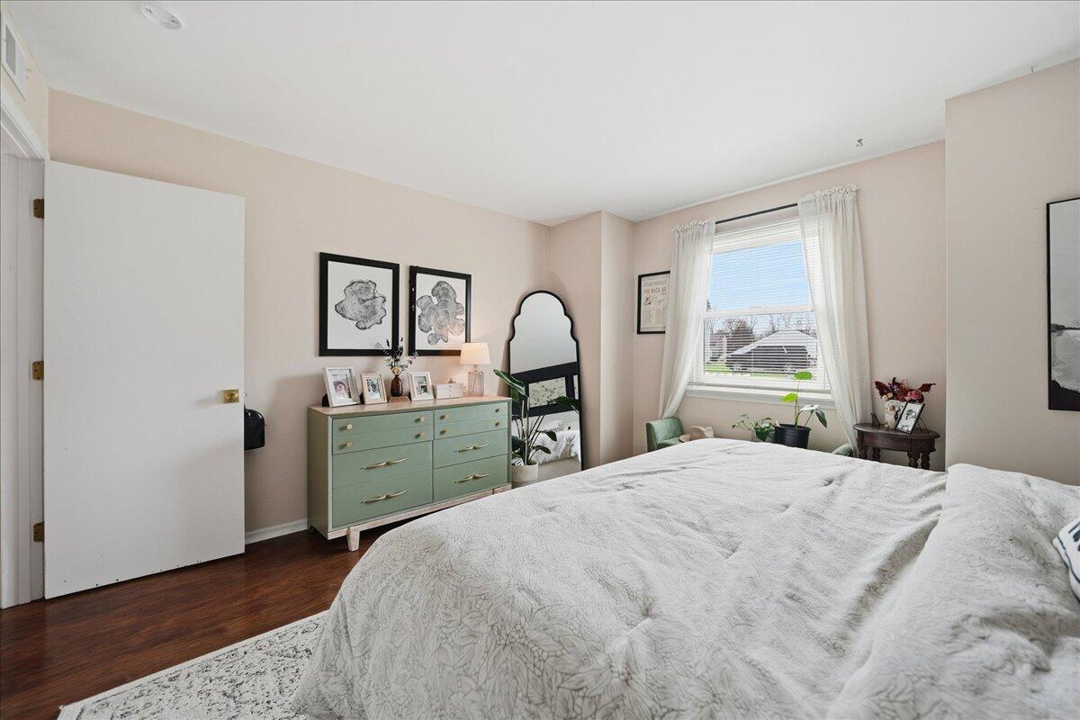 1079 Millpond Road, Unit B Valparaiso, IN 46385 - Photo 12 of 22 1200x800