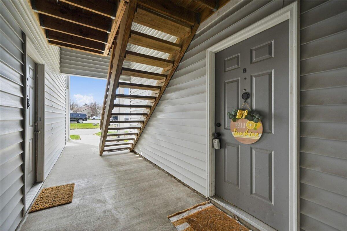 1079 Millpond Road, Unit B Valparaiso, IN 46385 - Photo 3 of 22 1200x800