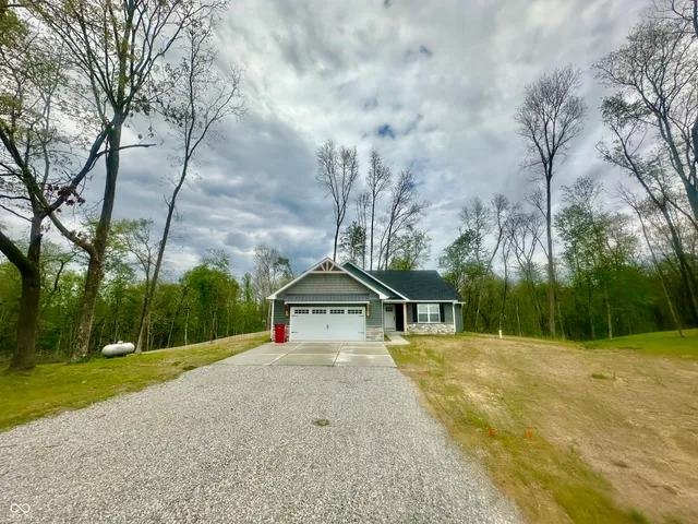 $300,000 | 114 Red Oak Lane, Covington, IN 47932