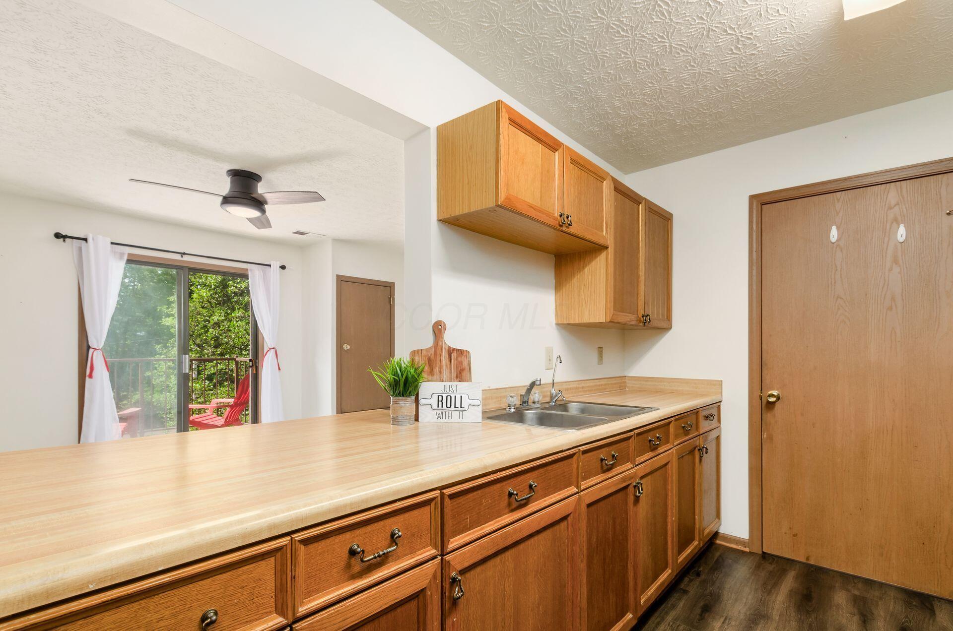 3941 Karl Road, Unit 321 Columbus, OH 43224 - Photo 5 of 26 Amble amount upper and lower cabinets
