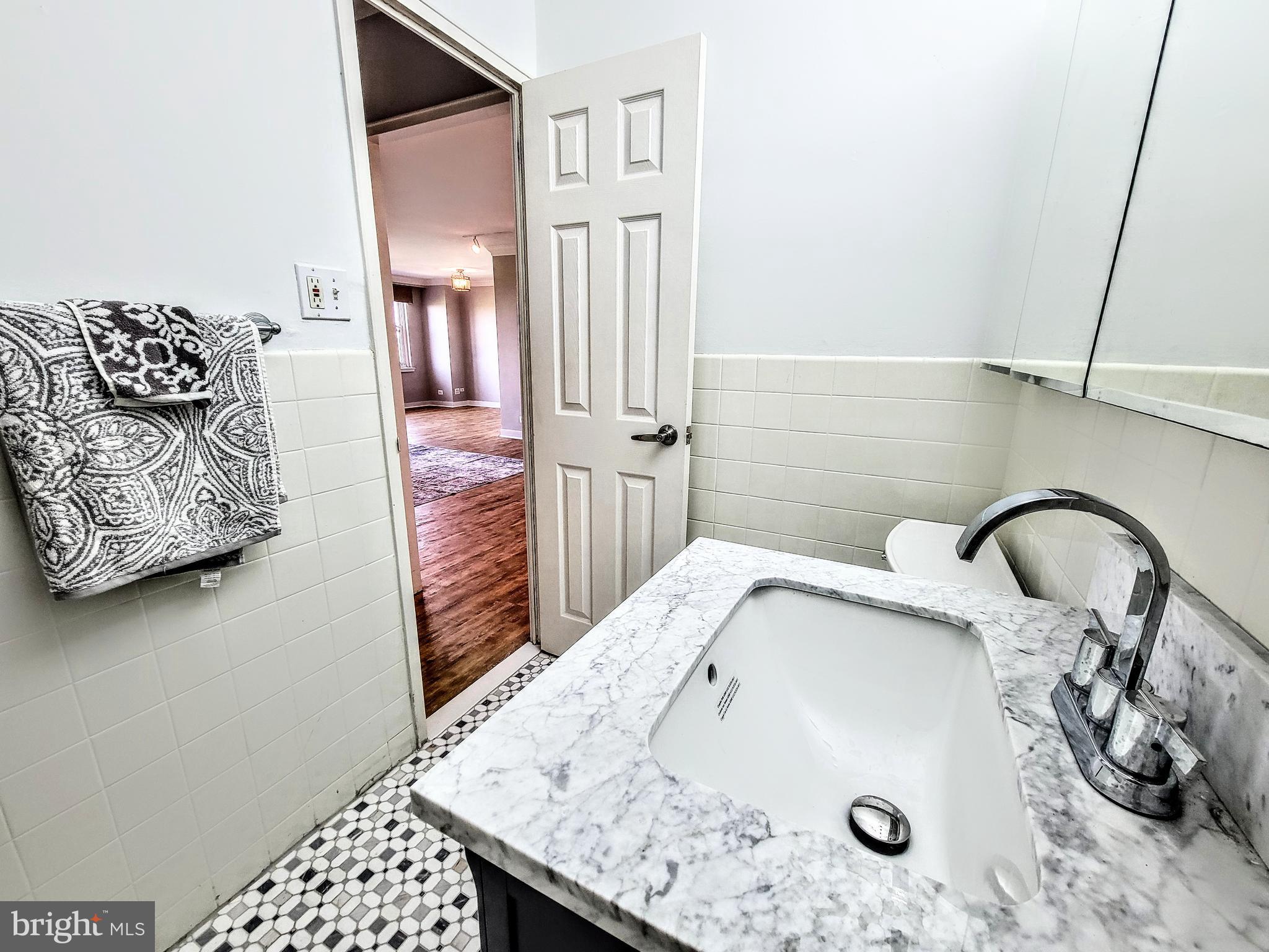 1600 Hagys Ford Road North, Unit 9N Penn Valley, PA 19072 - Photo 30 of 37 2nd full bathroom