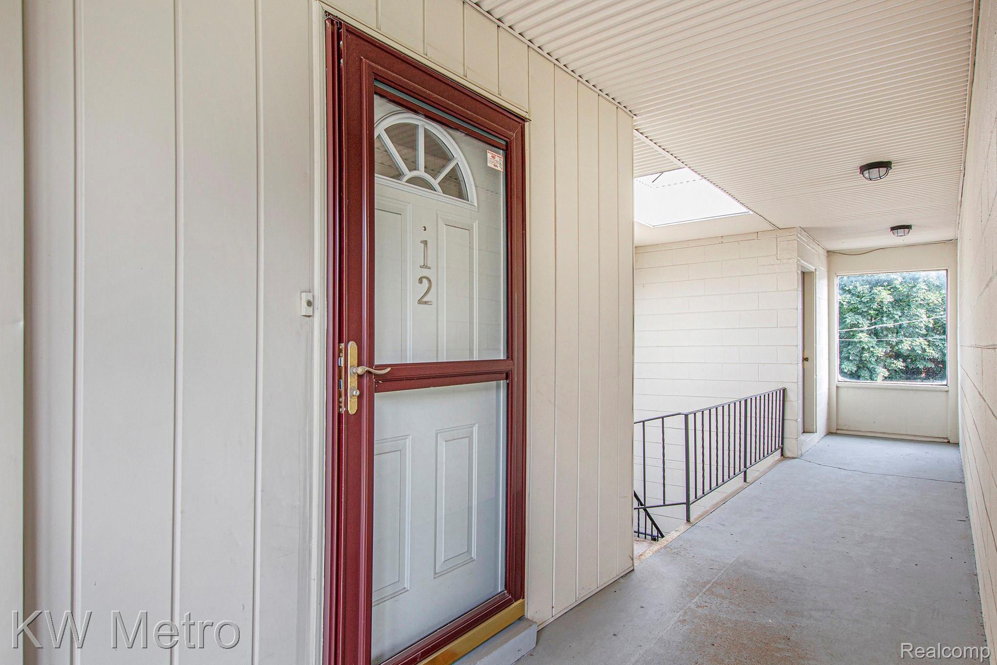 2859 East Maple Road, Unit 12 Birmingham, MI 48009 - Photo 14 of 14 IMG_0074.jpg