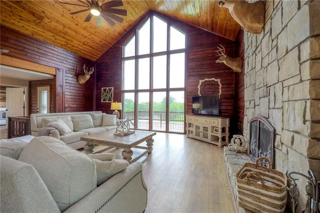 $780,000 | 43 901st Road, Clinton, MO 64735