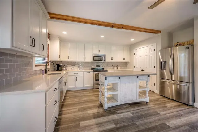 $780,000 | 43 901st Road, Clinton, MO 64735