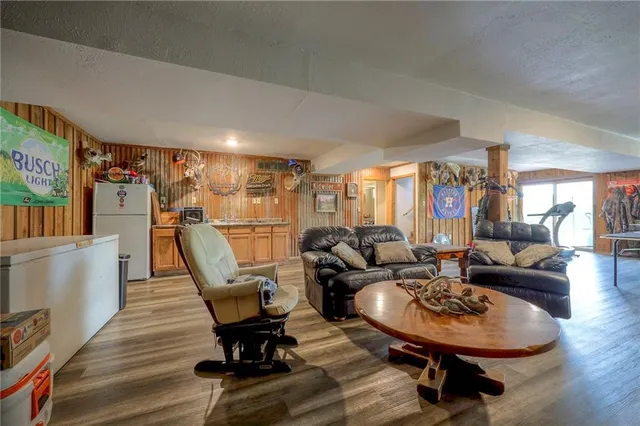 $780,000 | 43 901st Road, Clinton, MO 64735