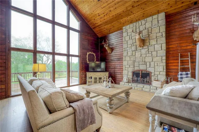 $780,000 | 43 901st Road, Clinton, MO 64735