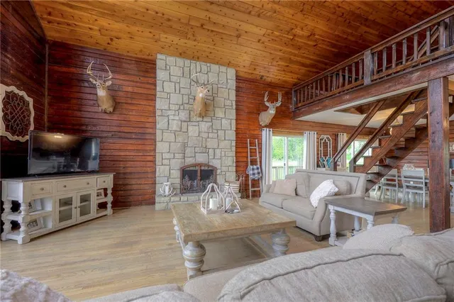 $780,000 | 43 901st Road, Clinton, MO 64735