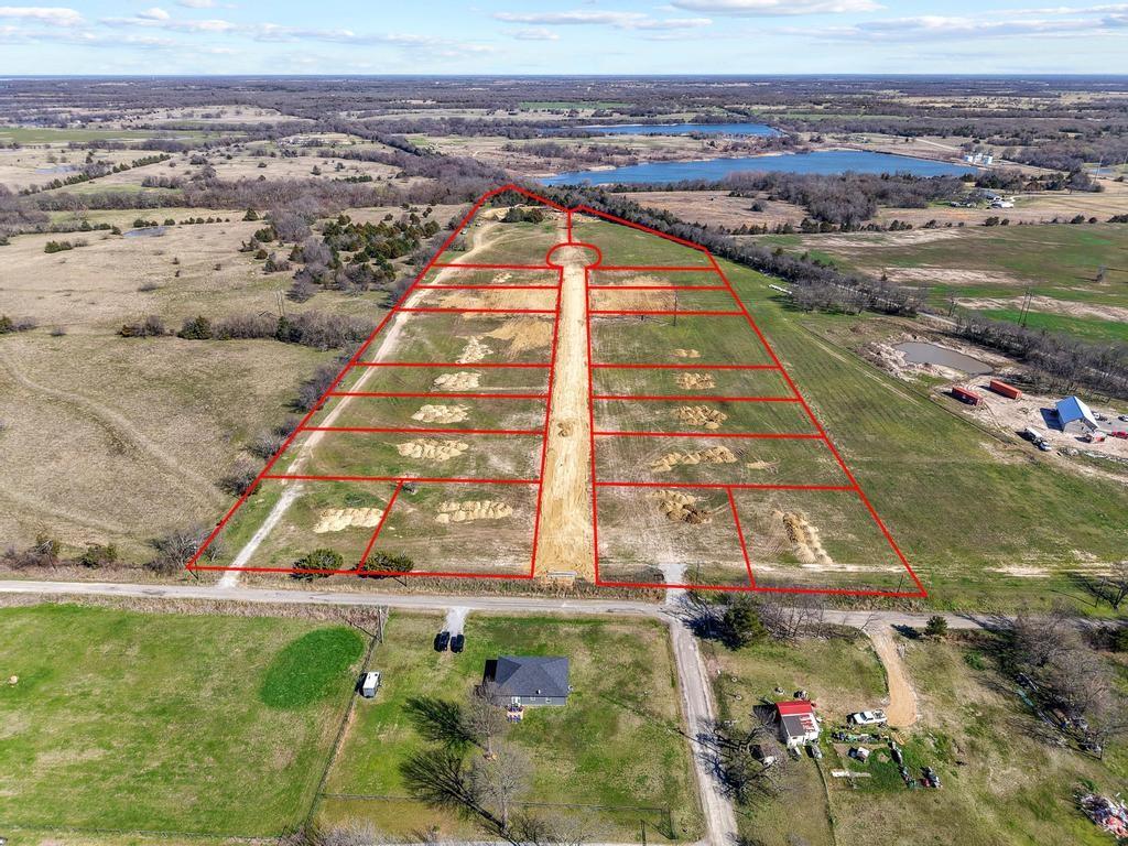 327 Roundtree Circle Wolfe City, TX 75496 - Photo 5 of 11 a view of a city