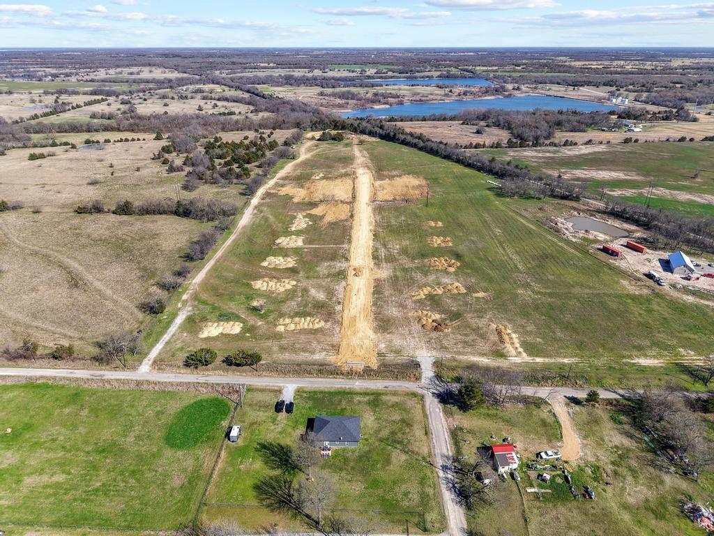 327 Roundtree Circle Wolfe City, TX 75496 - Photo 6 of 11 a view of a city
