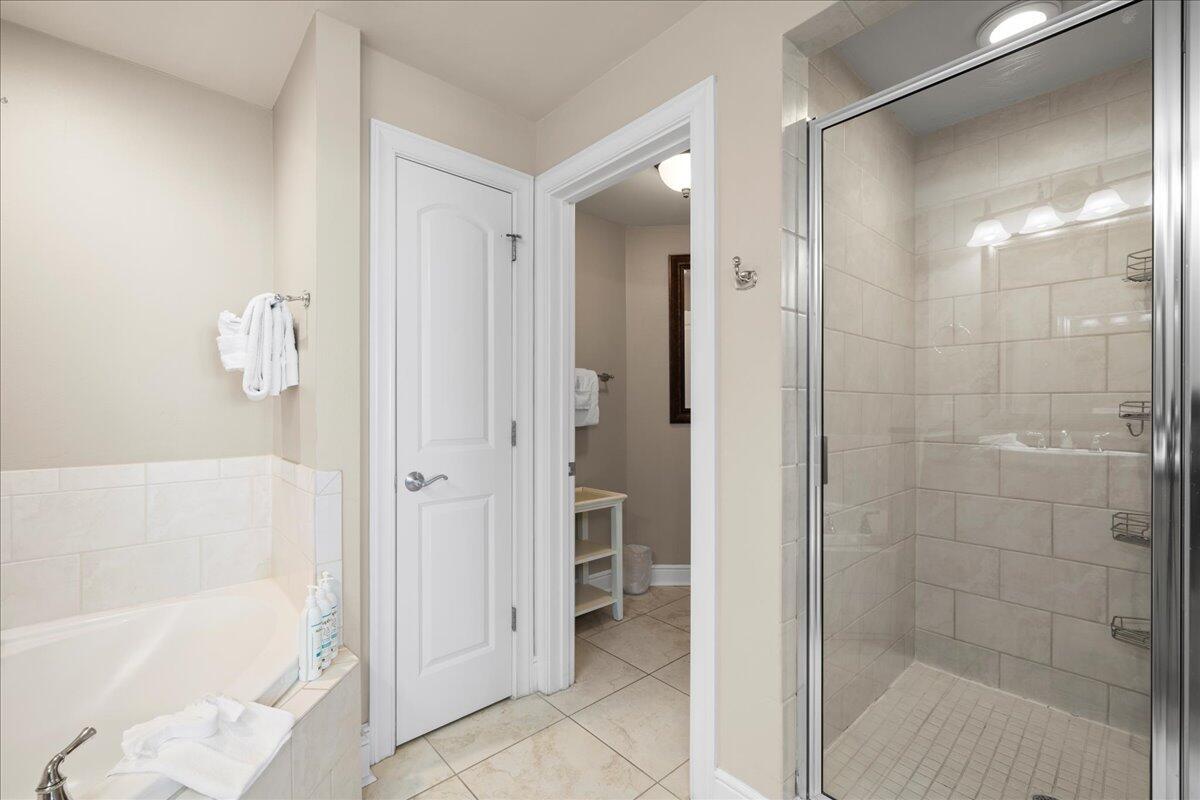 1150 Santa Rosa Boulevard, Unit 520 Fort Walton Beach, FL 32548 - Photo 12 of 25 a bathroom with a glass shower door