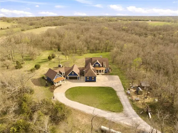 $1,150,000 | 5763 West 335th Street, Louisburg, KS 66053
