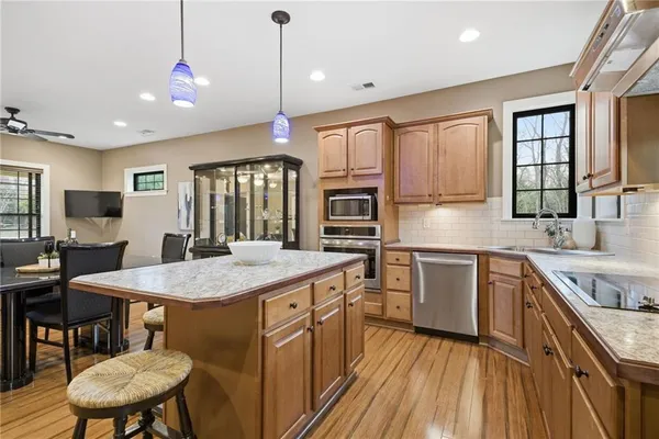 $1,150,000 | 5763 West 335th Street, Louisburg, KS 66053