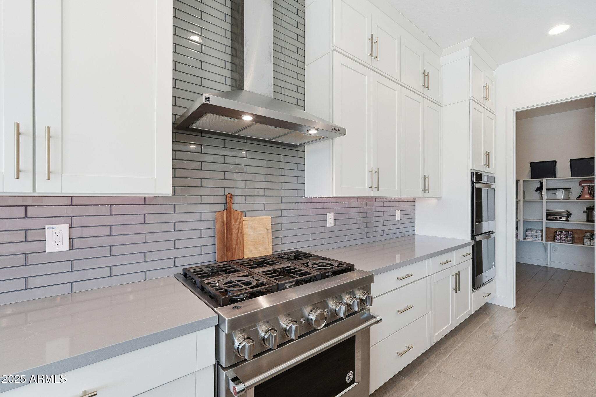 22679 East Russet Road Queen Creek, AZ 85142 - Photo 20 of 51 a kitchen with cabinets and appliances