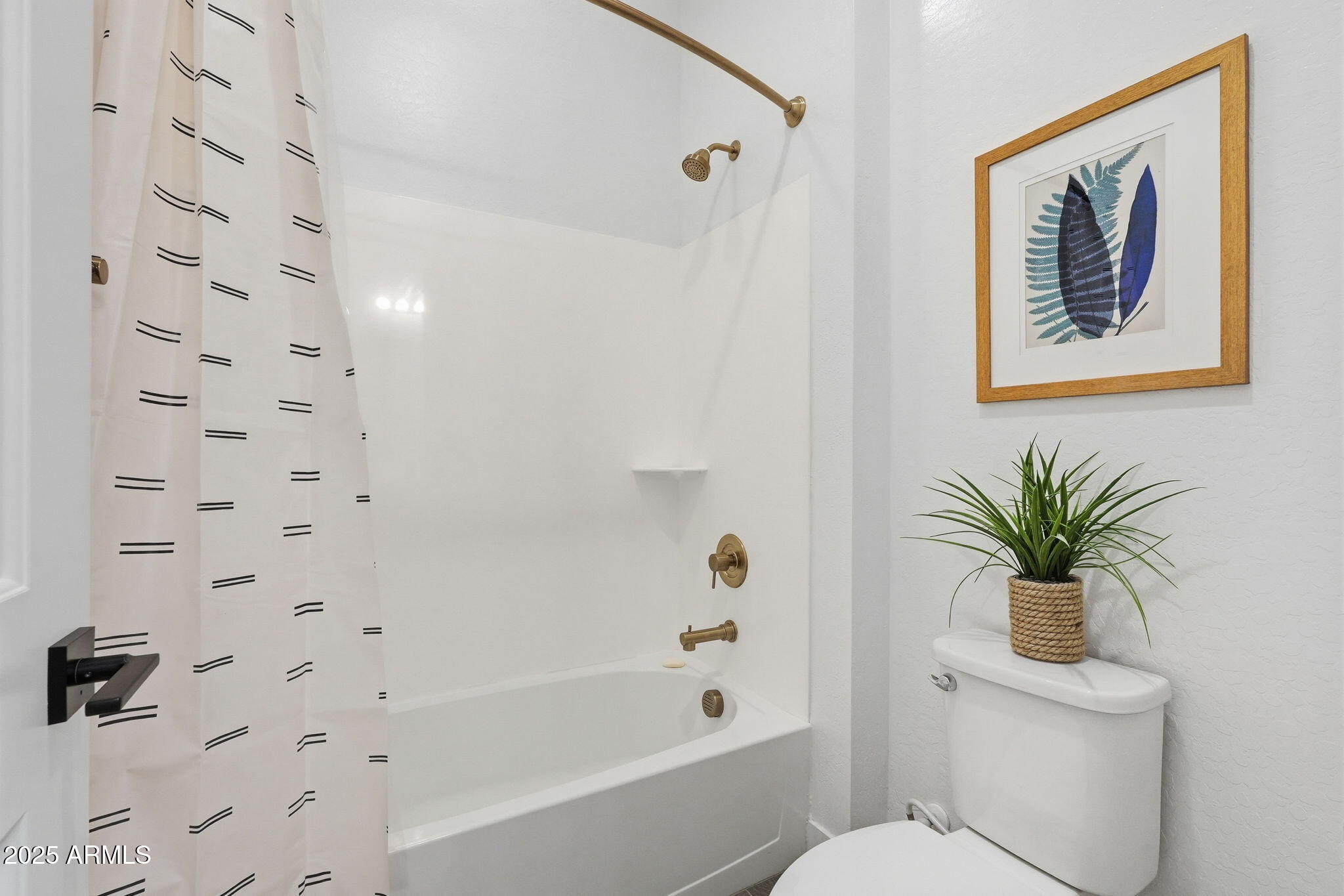 22679 East Russet Road Queen Creek, AZ 85142 - Photo 37 of 51 a bathroom with a bathtub shower sink and toilet