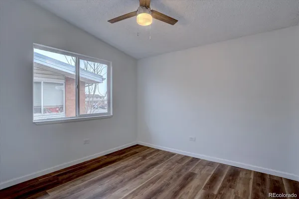 a view of empty room with window