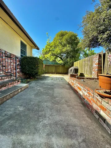a view of a back yard of the house