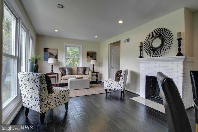 3230 Dashiell Road Falls Church, VA 22042 - Photo 2 of 20 Living Room