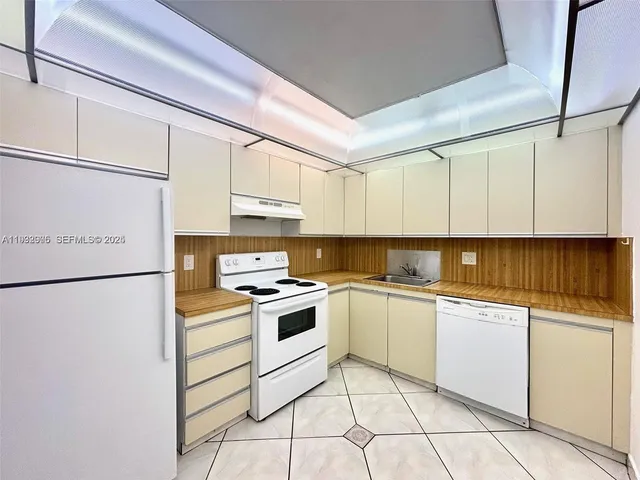 $1,900 | 2500 Parkview Drive, Unit 1208, Hallandale Beach, FL 33009