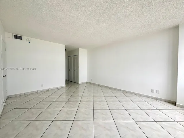 $1,900 | 2500 Parkview Drive, Unit 1208, Hallandale Beach, FL 33009