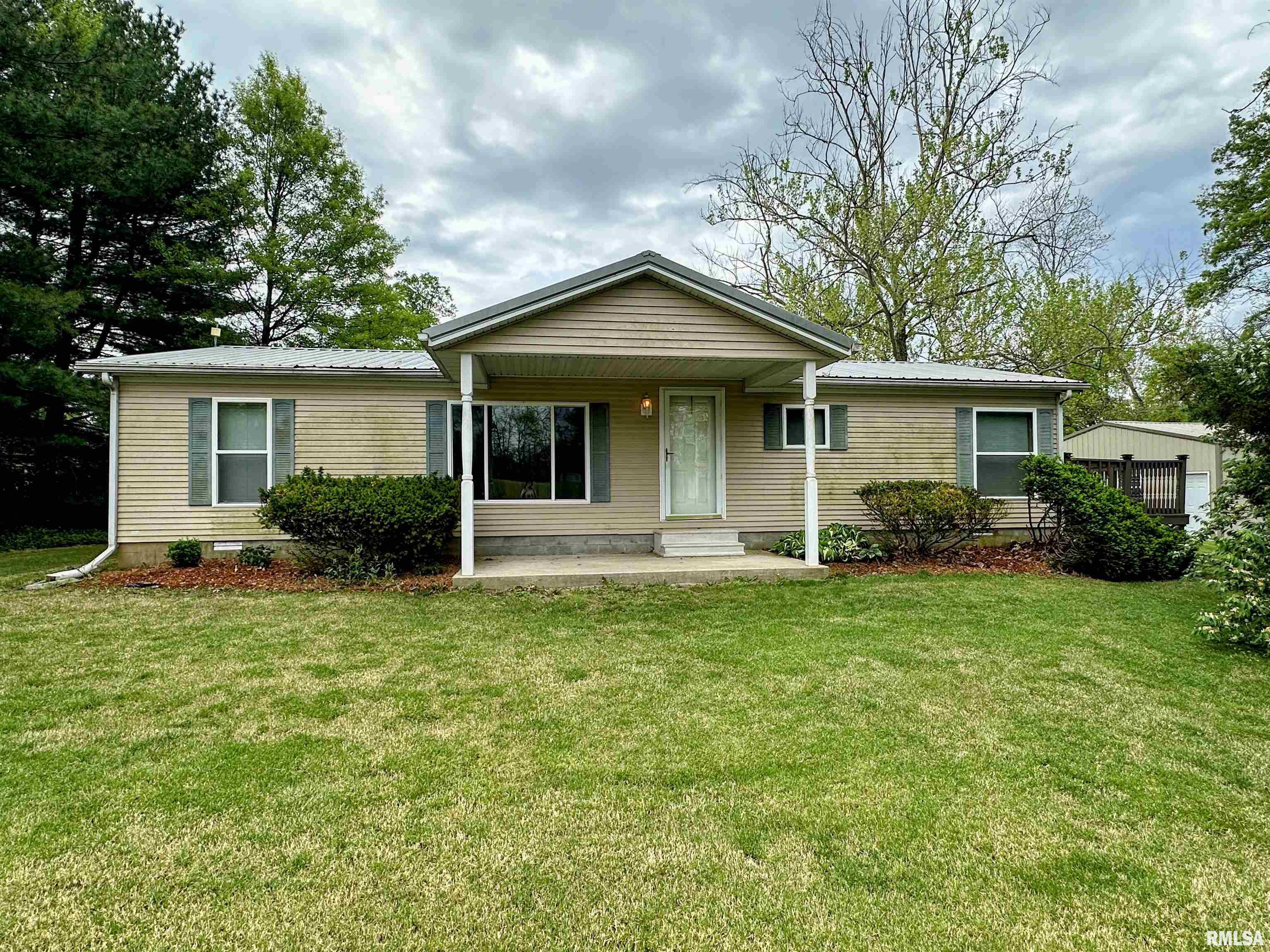 15079 East Gibson Road Mount Vernon, IL 62864 - Photo 1 of 43