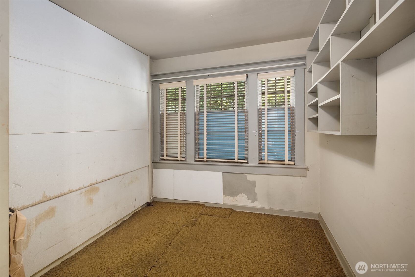 5202 35th Avenue Southwest Seattle, WA 98126 - Photo 20 of 32 a view of an empty room with a window