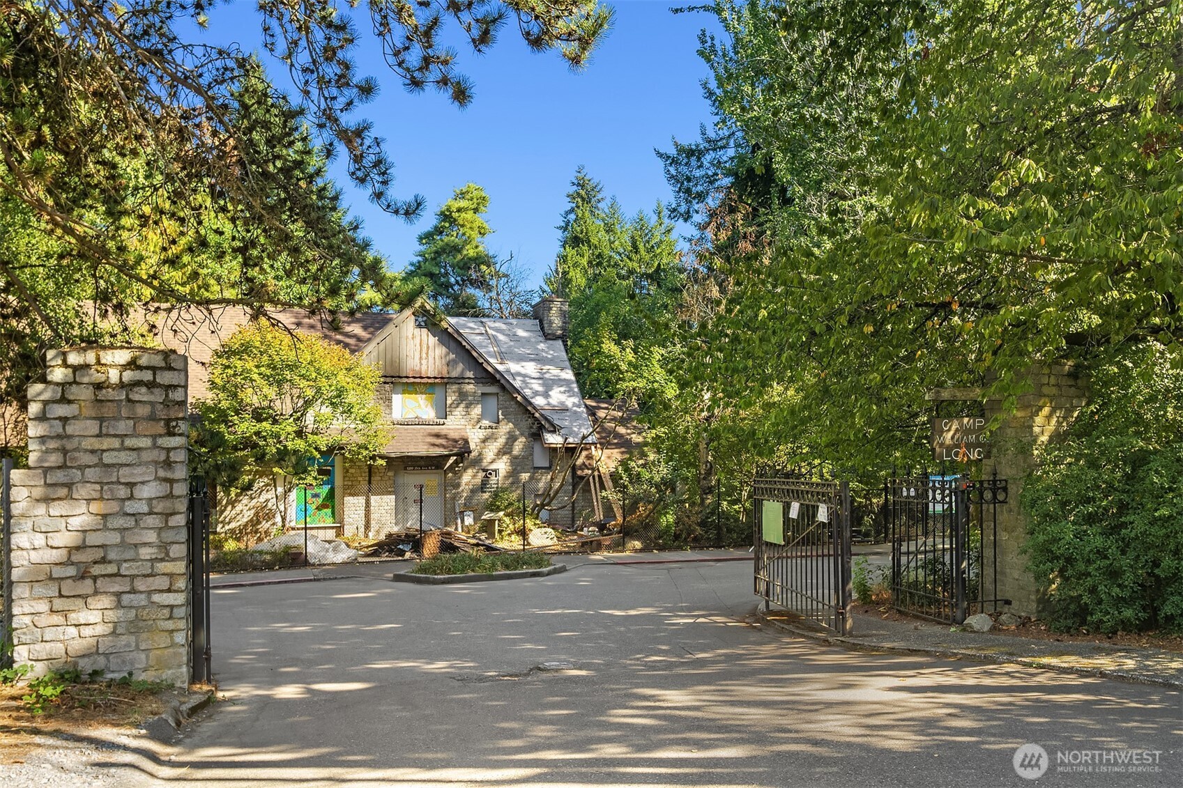5202 35th Avenue Southwest Seattle, WA 98126 - Photo 31 of 32 a view of a street with houses