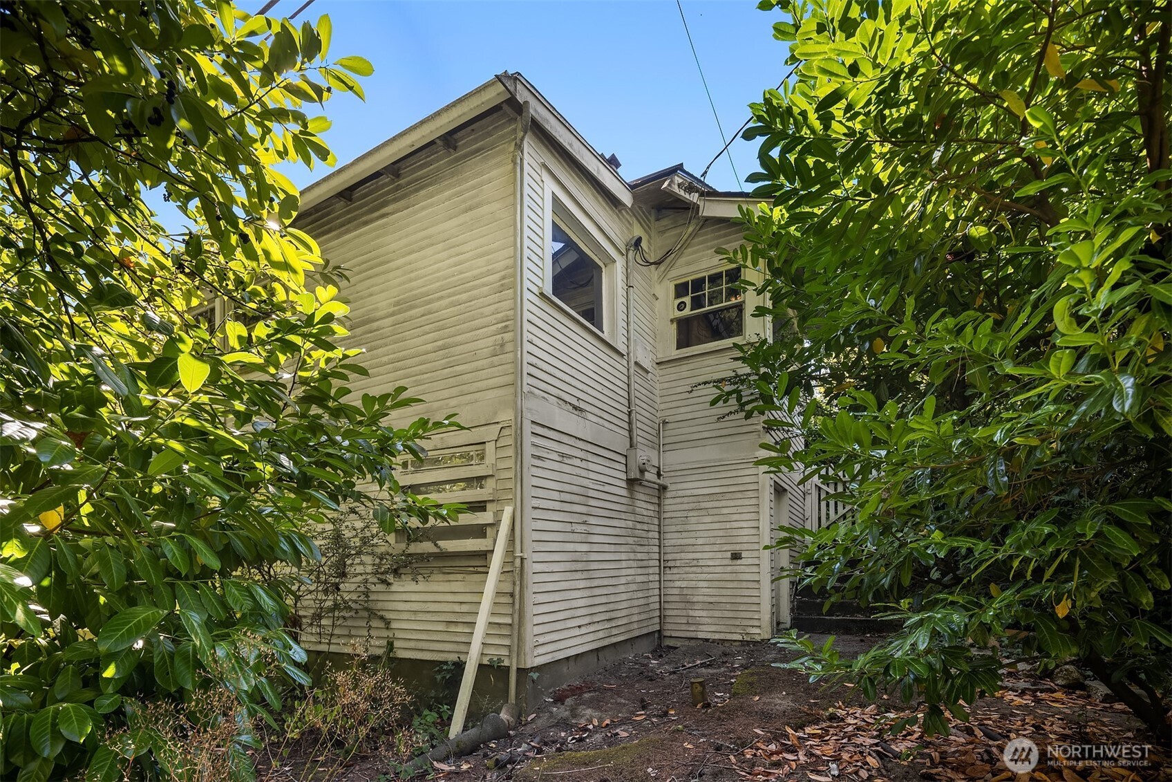 5202 35th Avenue Southwest Seattle, WA 98126 - Photo 32 of 32 a front view of a house with a garden