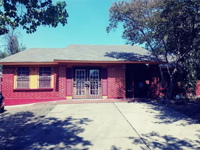 $2,495 | 2400 Village Walk, Austin, TX 78744