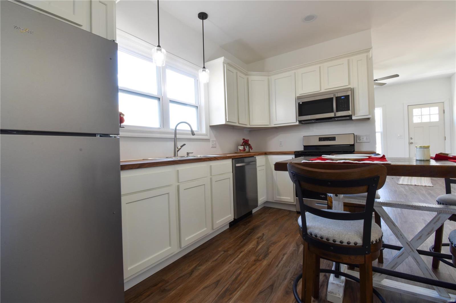 211 Water Street Staunton, IL 62088 - Photo 4 of 28 Gallery Image 4