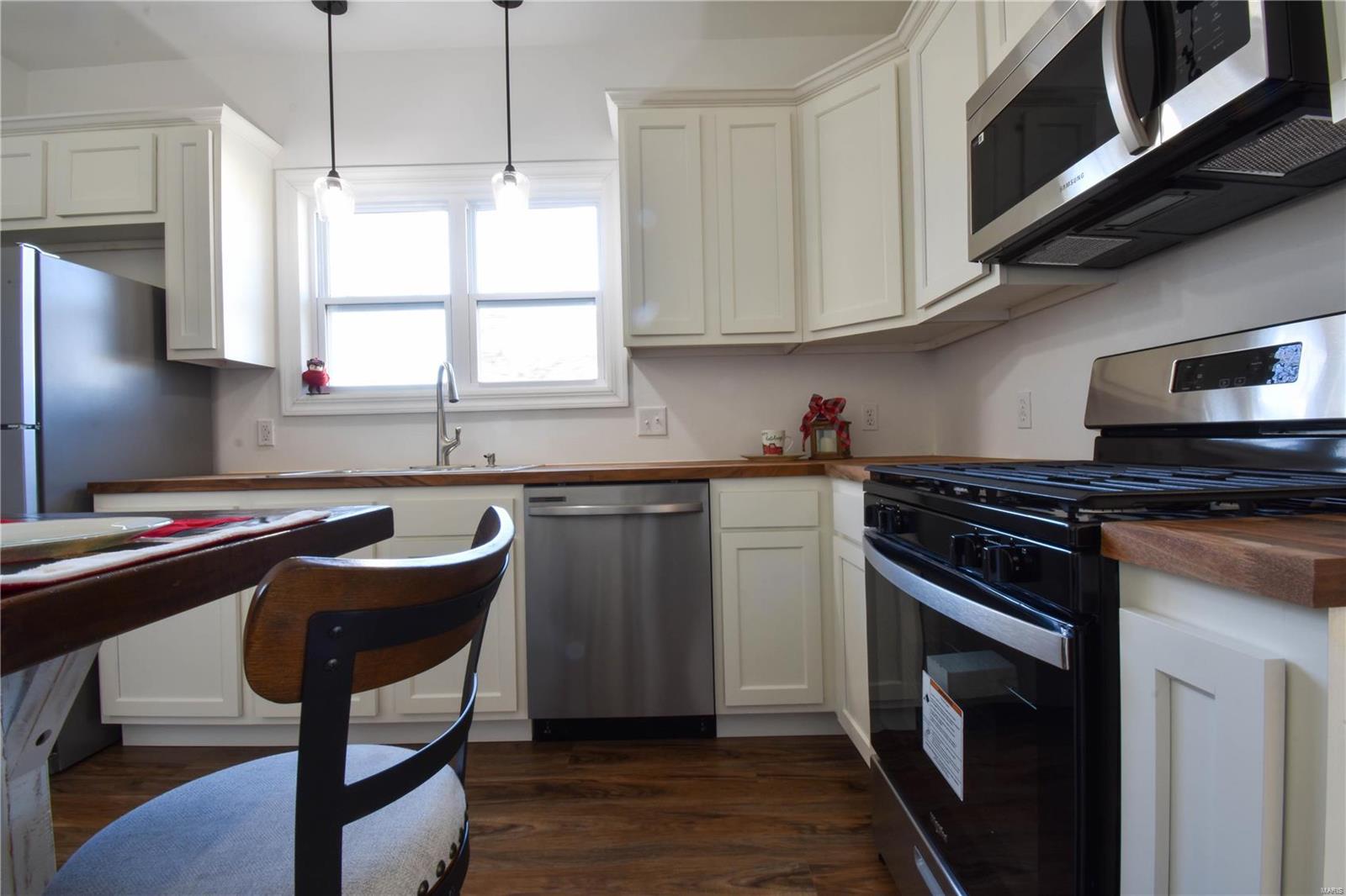 211 Water Street Staunton, IL 62088 - Photo 5 of 28 Gallery Image 5