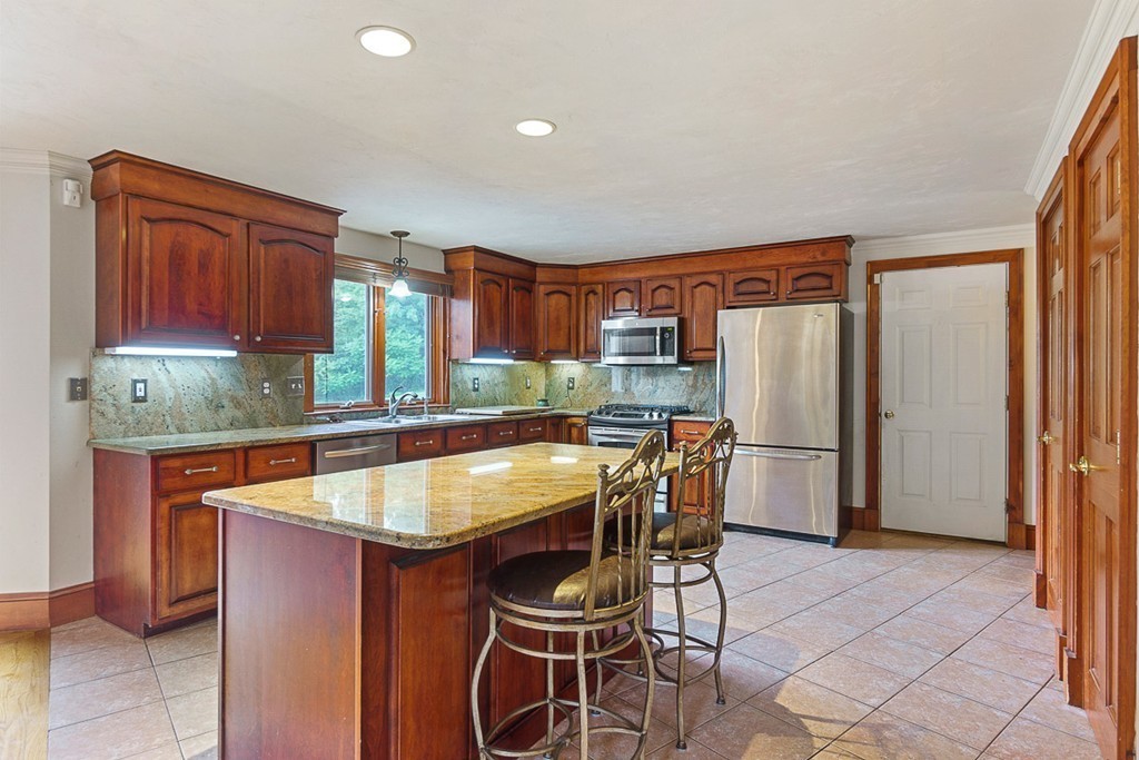 35 Chickering Road Spencer, MA 01562 - Photo 8 of 37 Gallery Image 8