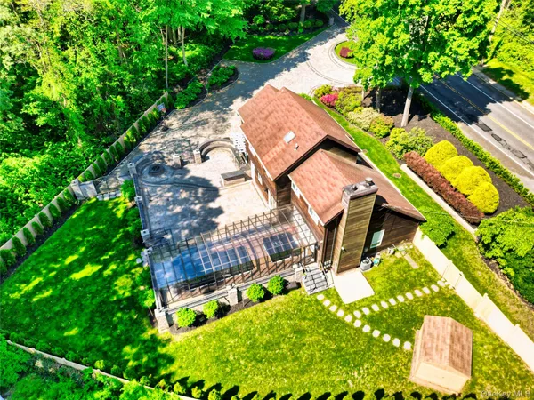 $1,890,000 | 44 Warner Road, Huntington, NY 11743