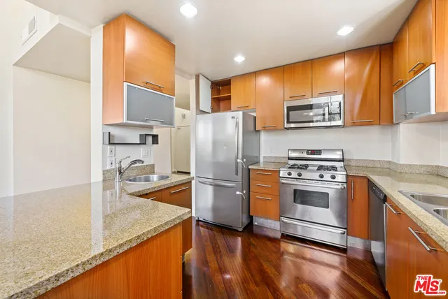 $849,000 | 2045 Beloit Avenue, Unit 306, Los Angeles, CA 90025