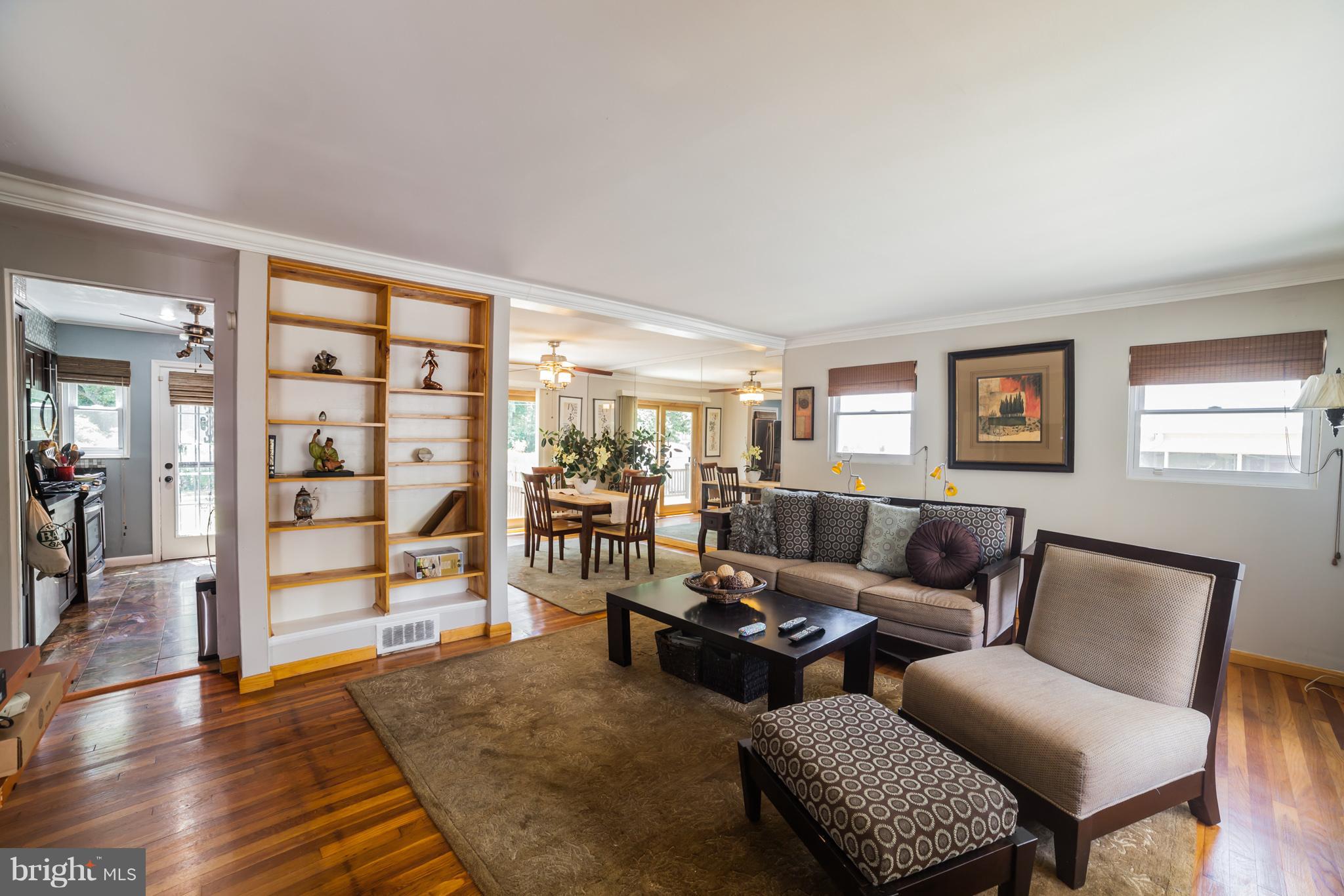 1302 Sudvale Road Baltimore, MD 21208 - Photo 9 of 27 Living Room