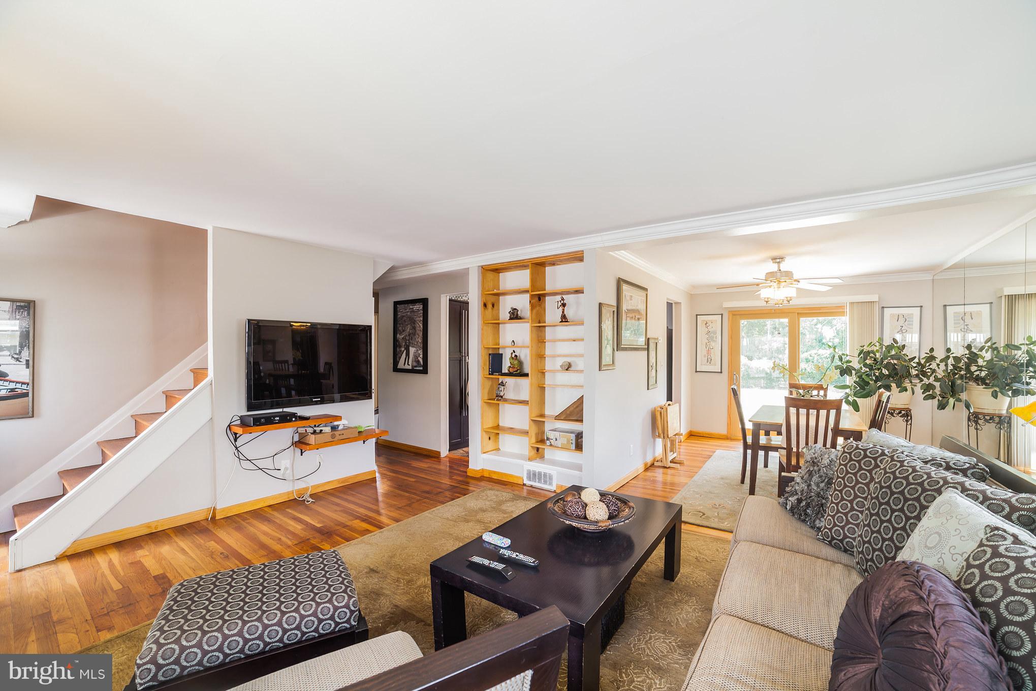 1302 Sudvale Road Baltimore, MD 21208 - Photo 10 of 27 Living Room