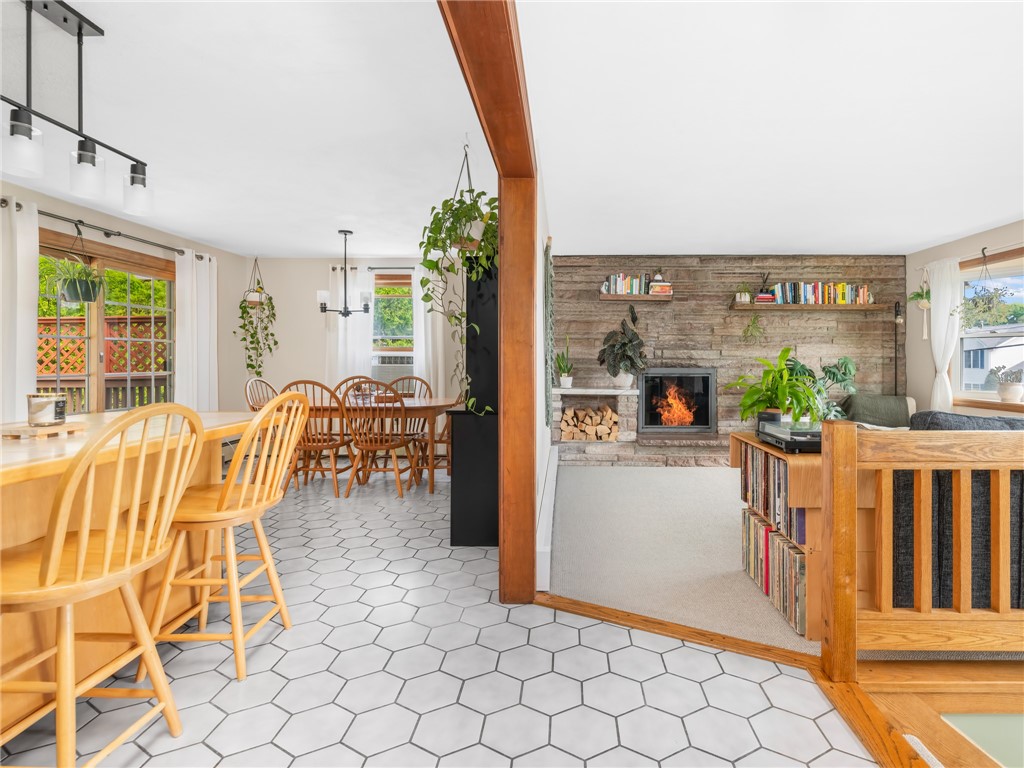 160 Mohawk Trail Cranston, RI 02921 - Photo 5 of 24 Living and kitchen