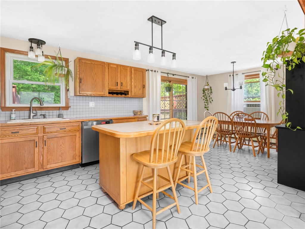 160 Mohawk Trail Cranston, RI 02921 - Photo 6 of 24 Kitchen with island