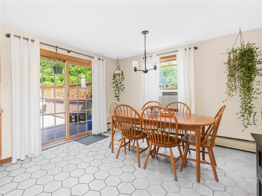 160 Mohawk Trail Cranston, RI 02921 - Photo 8 of 24 Dining area