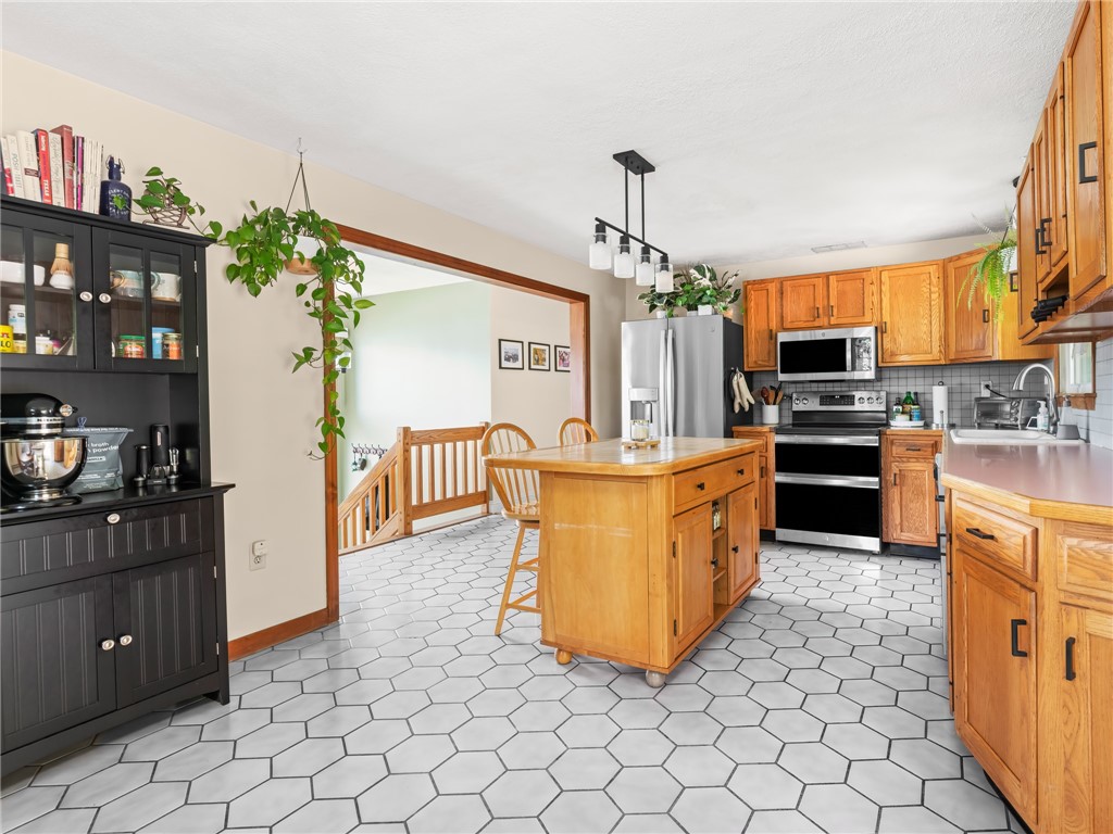 160 Mohawk Trail Cranston, RI 02921 - Photo 10 of 24 Kitchen - open & spacious!