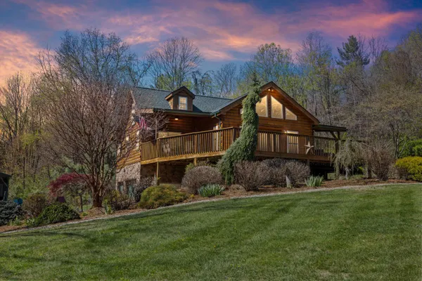 $649,900 | 115 Spring Crossing Lane, Steeles Tavern, VA 24476