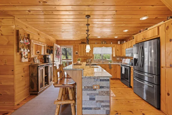 $649,900 | 115 Spring Crossing Lane, Steeles Tavern, VA 24476