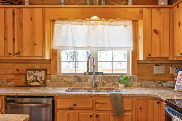 $649,900 | 115 Spring Crossing Lane, Steeles Tavern, VA 24476