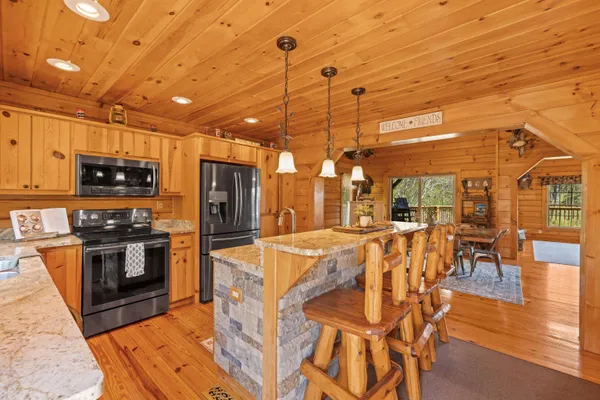 $649,900 | 115 Spring Crossing Lane, Steeles Tavern, VA 24476