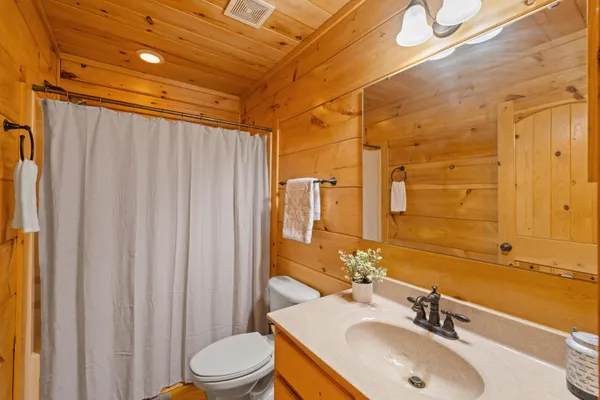 $649,900 | 115 Spring Crossing Lane, Steeles Tavern, VA 24476