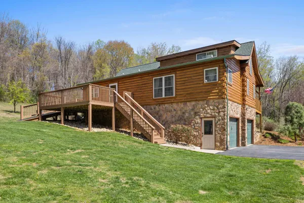 $649,900 | 115 Spring Crossing Lane, Steeles Tavern, VA 24476