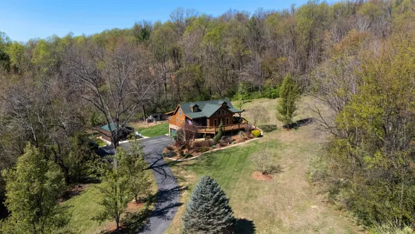 $649,900 | 115 Spring Crossing Lane, Steeles Tavern, VA 24476